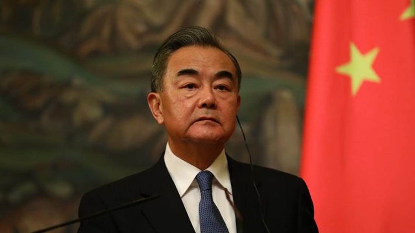 Chinas Außenminister Wang Yi verteidigte die umstrittene Wahlreform in Hongkong.