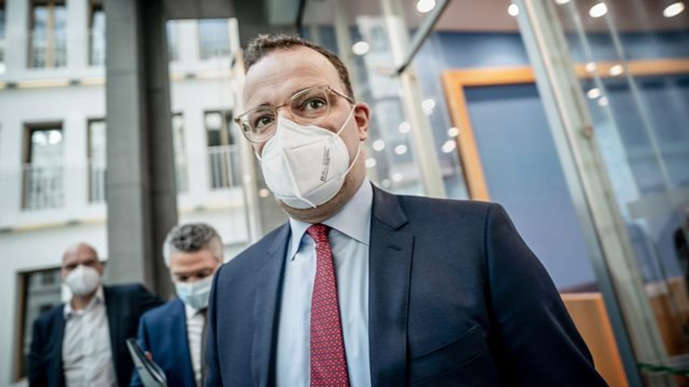 Gesundheitsminister Jens Spahn wehrt sich gegen Vorwürfe: "Es war nie vereinbart, dass der Bund diese Tests beschafft".
