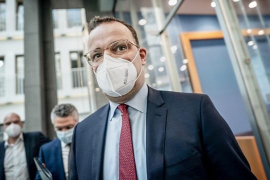 Gesundheitsminister Jens Spahn wehrt sich gegen Vorwürfe: "Es war nie vereinbart, dass der Bund diese Tests beschafft".