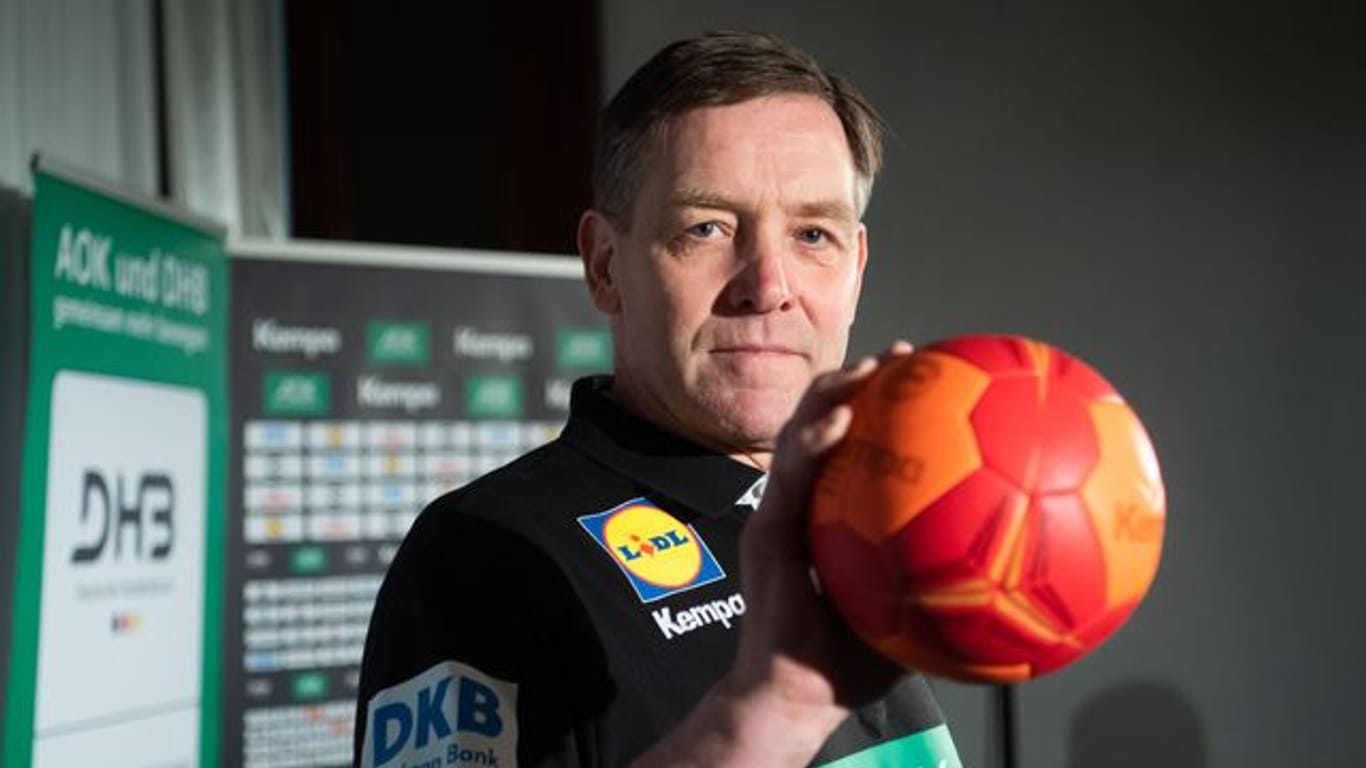 Handball-Bundestrainer Alfred Gislason will sich mit seinem Team für Olympia qualifizieren.