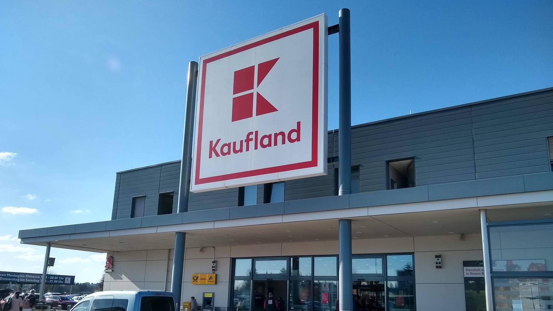 Ein Kaufland-Standort (Symbolbild): Die Supermarktkette gibt ihre Imbissbuden ab.