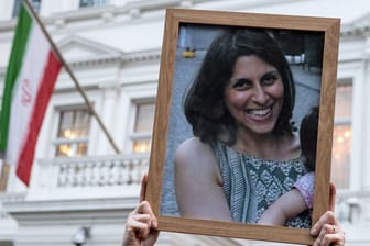 Plakat mit einem Bild von Nazanin Zaghari-Ratcliffe: Sie war 2016 nach einem Besuch bei ihren Eltern im Iran verhaftet worden.