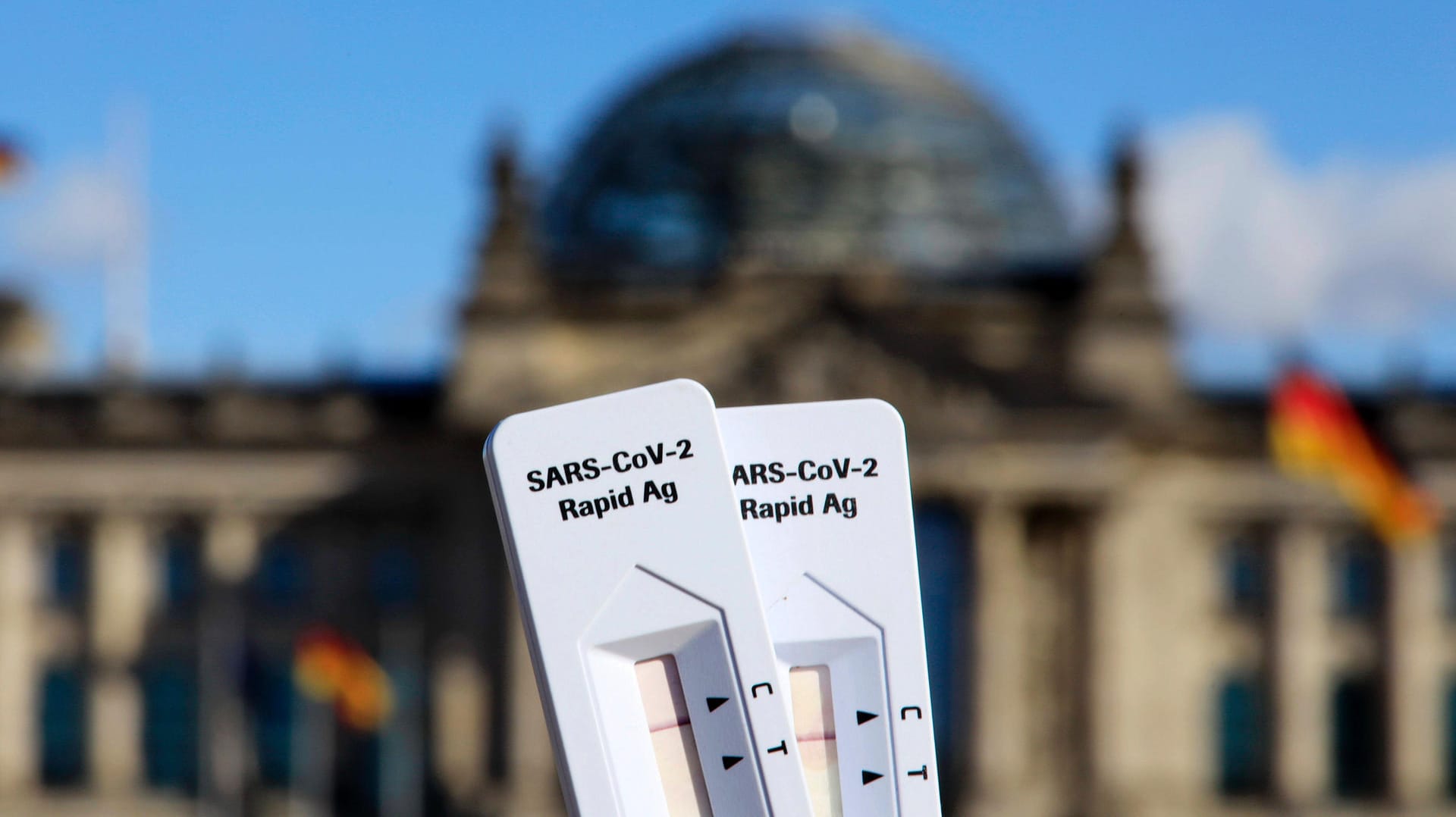 Antigen-Tests vorm Bundestag: Zumindest in Berlin soll es ab Montag genug Teststellen und Tests für alle Bürger geben.