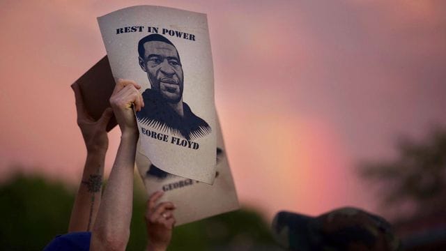 Der Prozess gegen einen Ex-Polizisten ein Jahr nach der Tötung des Afroamerikaners George Floyd beginnt. Der Prozess gegen einen Ex-Polizisten ein Jahr nach der Tötung des Afroamerikaners George Floyd beginnt.