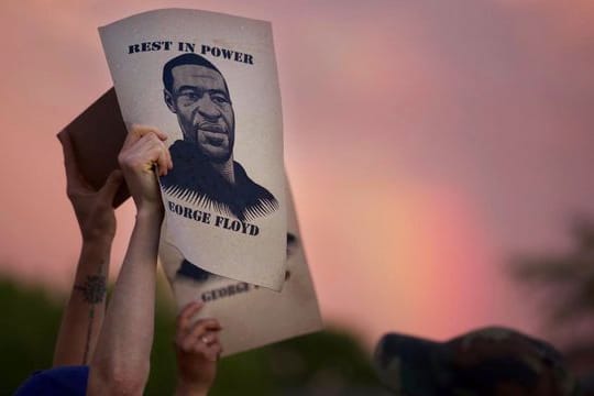 Der Prozess gegen einen Ex-Polizisten ein Jahr nach der Tötung des Afroamerikaners George Floyd beginnt.