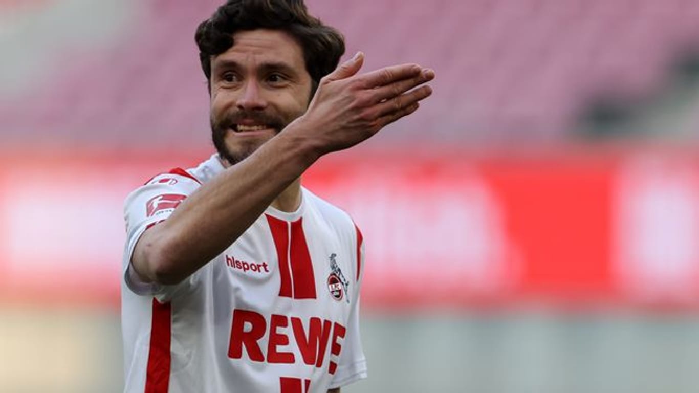 Kölns Mittelfeldspieler Jonas Hector gibt die Richtung vor.