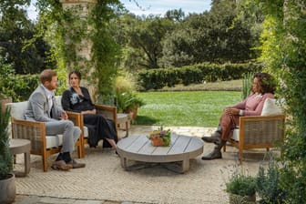 Prinz Harry und Herzogin Meghan im Interview mit Oprah Winfrey: Die beiden haben in dem Gespräch einiges über das Leben im Palast enthüllt. Eine Reaktion vonseiten der Queen wäre eigentlich notwendig, so Expertin Anika Helm.