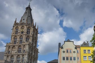 Das Alte Rathaus in Köln (Archivbild): Grüne, CDU und Volt haben am Samstag für ein gemeinsames Bündnis gestimmt.