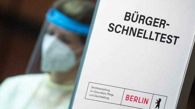 Einen Antigen-Schnelltest pro Woche soll jeder Bürger gratis in Apotheken, Arztpraxen oder Testzentren machen lassen können.