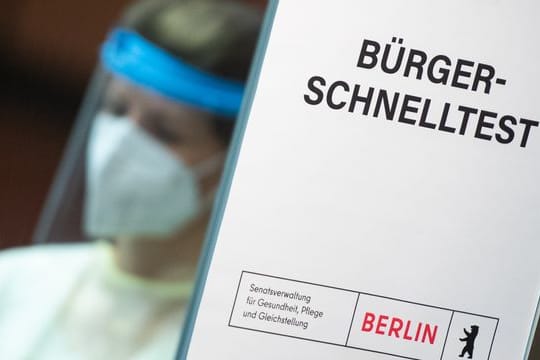 Einen Antigen-Schnelltest pro Woche soll jeder Bürger gratis in Apotheken, Arztpraxen oder Testzentren machen lassen können.