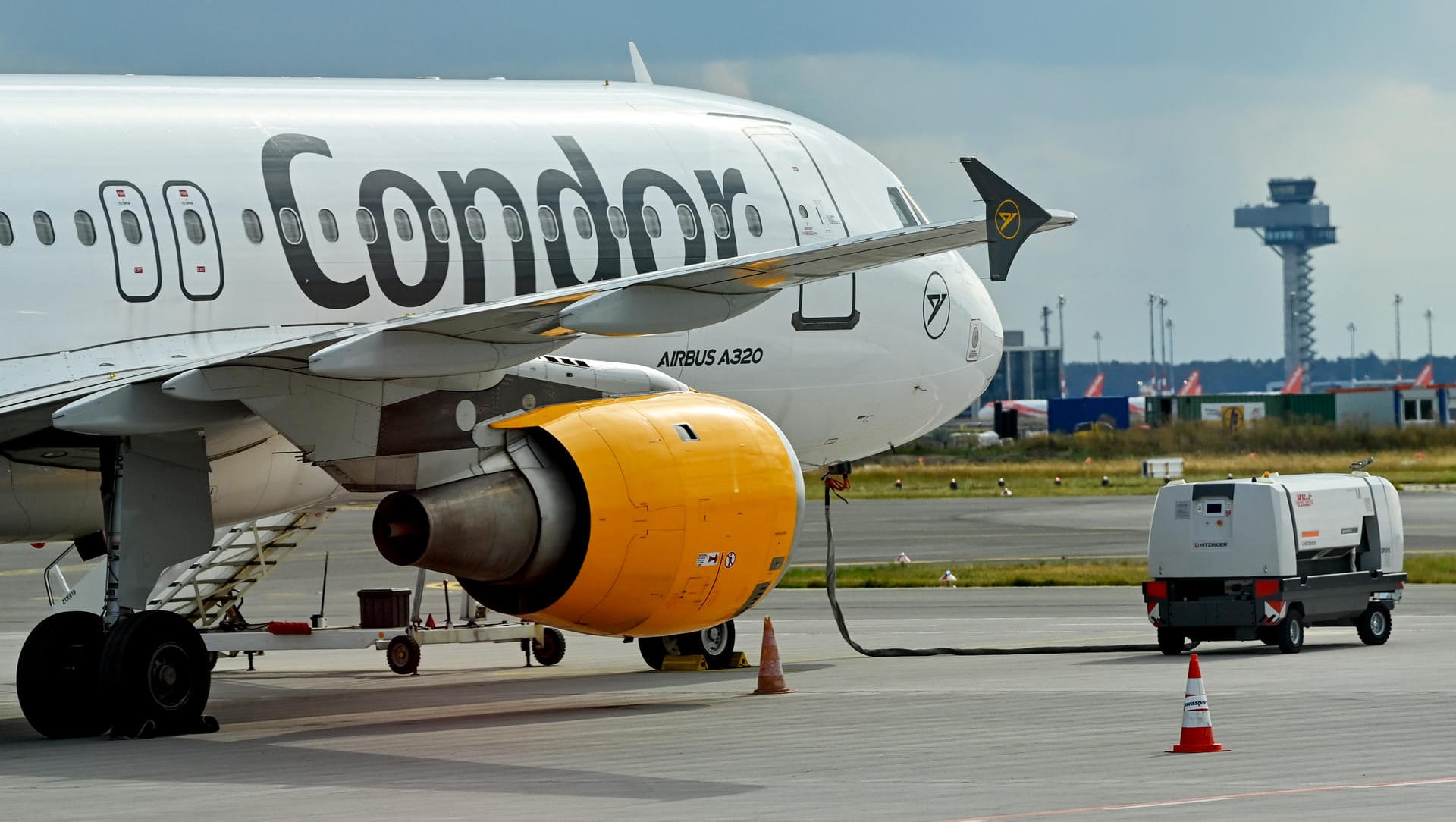 Condor-Flugzeug: Der Ferienflieger braucht frisches Geld.