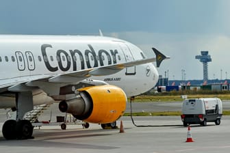 Condor-Flugzeug: Der Ferienflieger braucht frisches Geld.