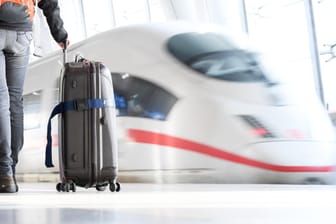 ICE der Deutschen Bahn (Symbolbild): Lufthansa-Passagiere können bald in mehr Städten das Express Rail-Netz nutzen.