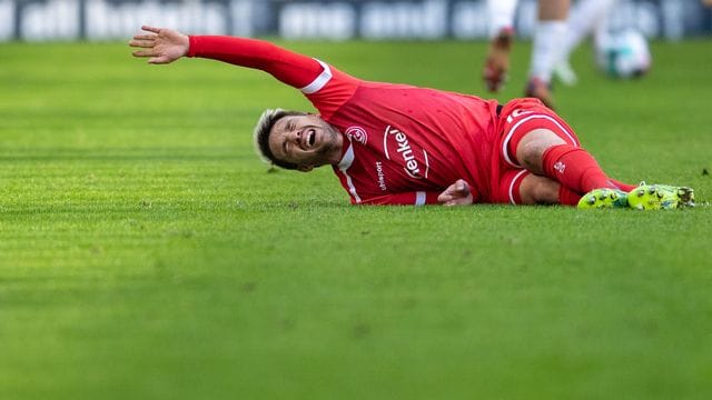 Der Düsseldorfer Thomas Pledl verletzte sich schwer am Knie.