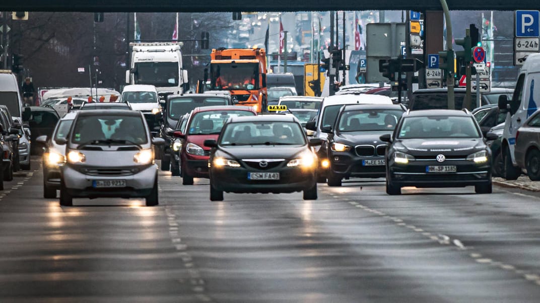 Dichter Verkehr in Berlin: Im ganzen Land sind 6,5 Millionen mehr Pkw unterwegs als noch 2010.