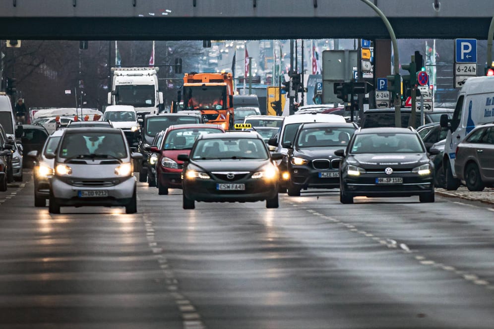 Dichter Verkehr in Berlin: Im ganzen Land sind 6,5 Millionen mehr Pkw unterwegs als noch 2010.