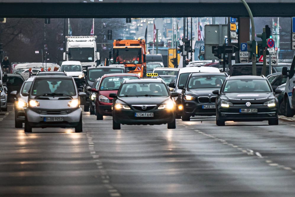 Dichter Verkehr in Berlin: Im ganzen Land sind 6,5 Millionen mehr Pkw unterwegs als noch 2010.