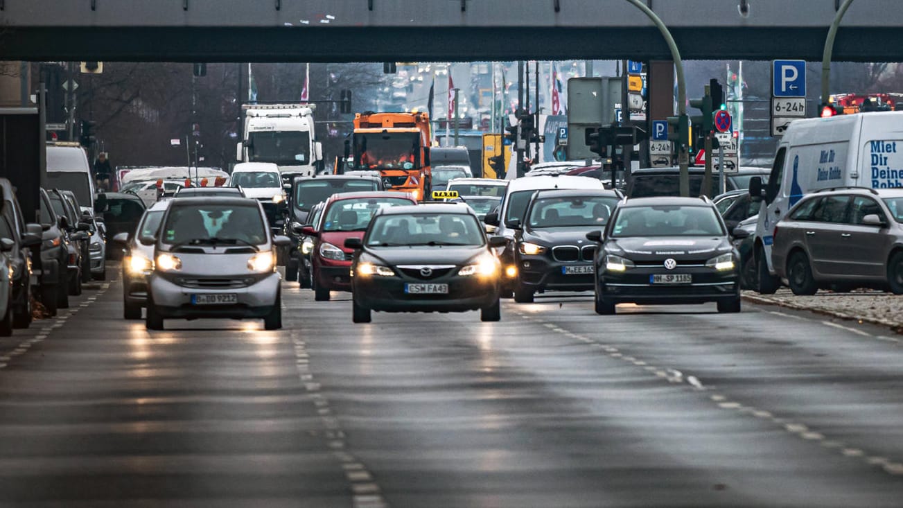 Dichter Verkehr in Berlin: Im ganzen Land sind 6,5 Millionen mehr Pkw unterwegs als noch 2010.