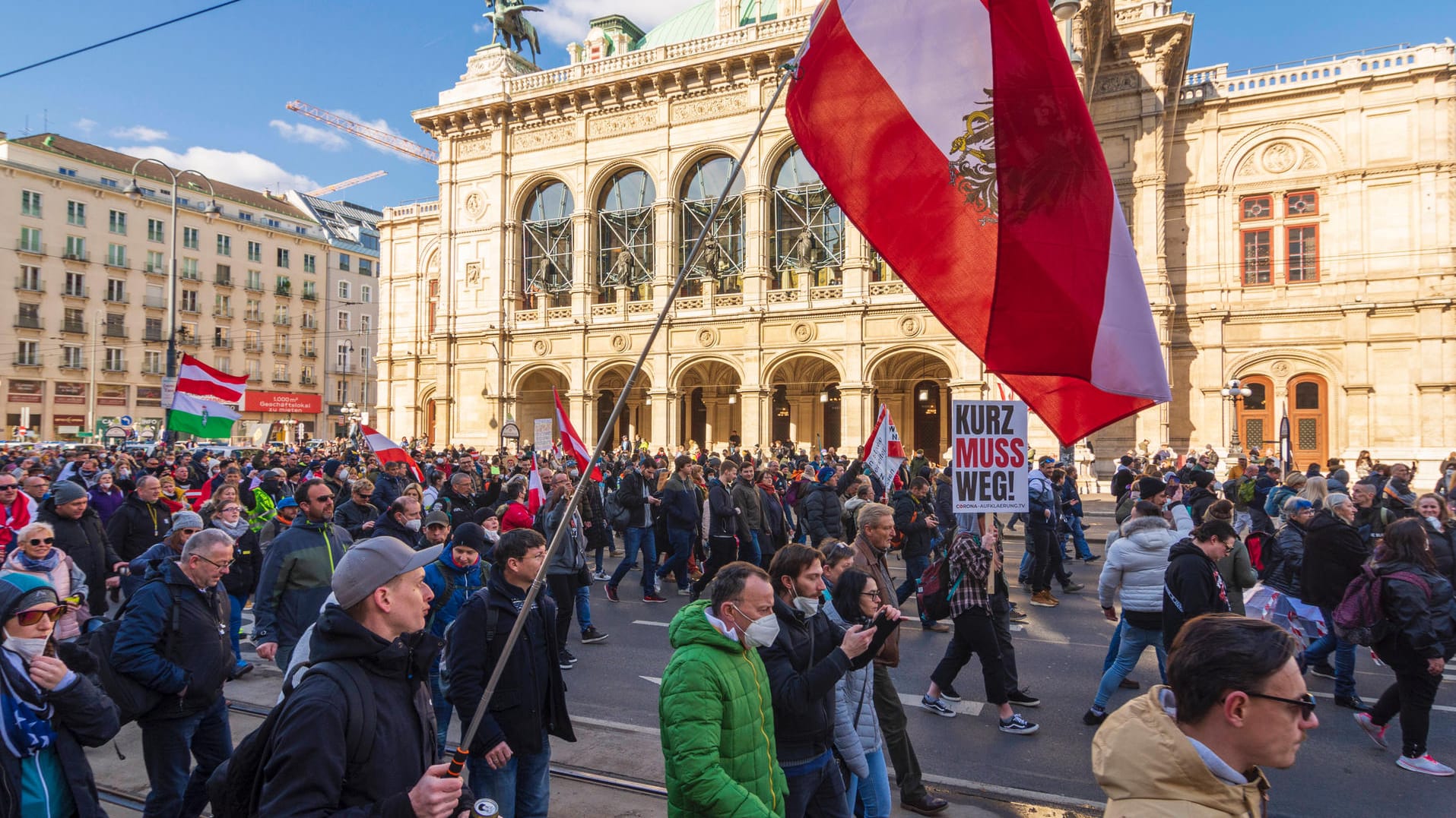 Protest gegen die Corona-Maßnahmen der Regierung in Wien: 42 Menschen wurden festgenommen. Protest gegen die Corona-Maßnahmen der Regierung in Wien: 42 Menschen wurden festgenommen.