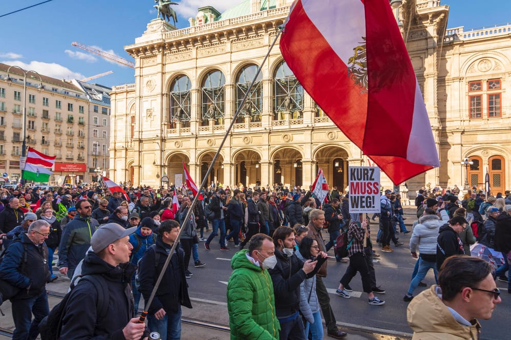 Protest gegen die Corona-Maßnahmen der Regierung in Wien: 42 Menschen wurden festgenommen.