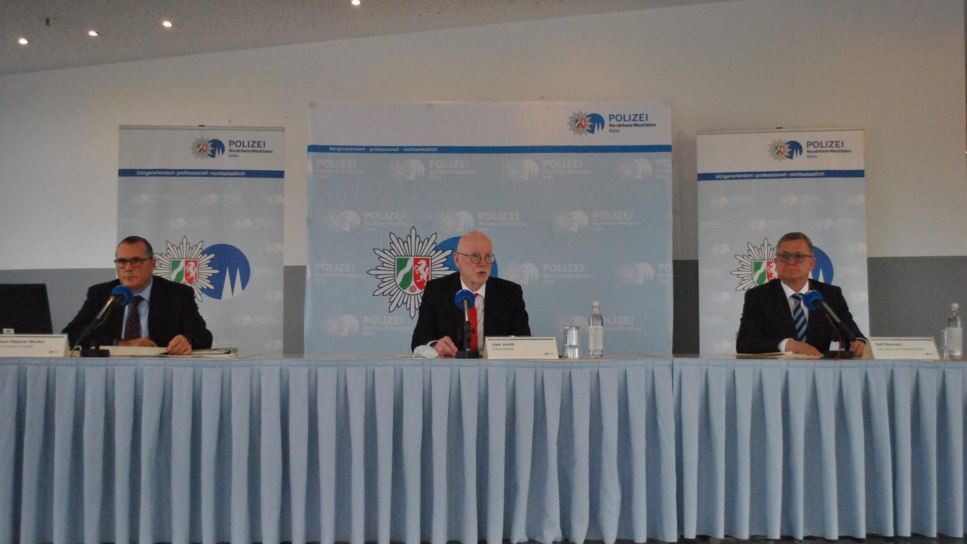 Leiterender Kriminaldirektor und Leiter der Direktion Kriminalität Klaus-Stephan Becker, Polizeipräsident Uwe Jacob und Ralf Remmert. Erster Kriminalhauptkommissar bei der Vorstellung der Zahlen am Montag.
