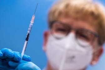 Laut Kassenärztlicher Bundesvereinigung (KBV) stehen fürs Impfen 75.