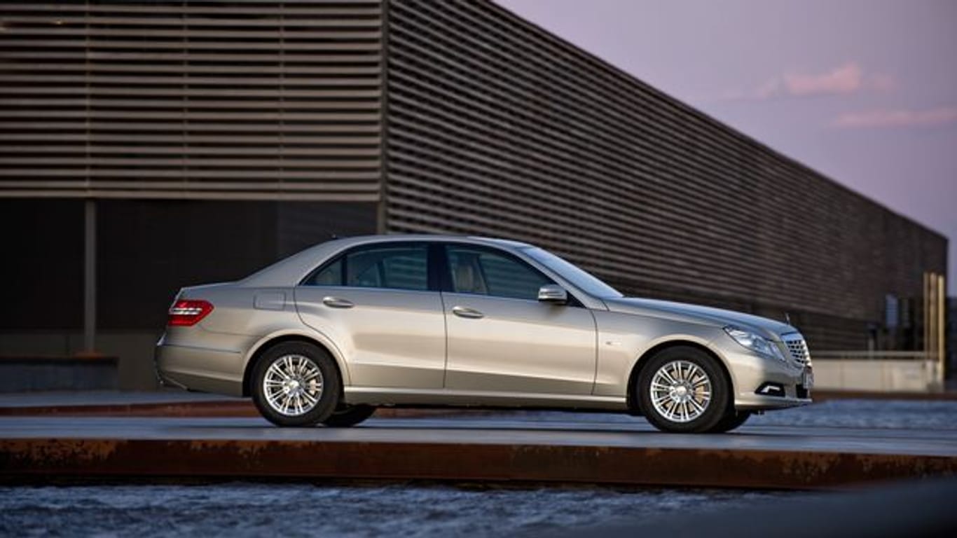 Elegante Erscheinung: Die E-Klasse von Mercedes zeigt sich optisch gediegen - wie steht's mit den inneren Werten?.