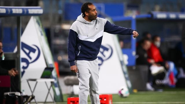 Hamburgs Trainer Daniel Thioune ist mit der Leistung seiner Mannschaft gegen Kiel zufrieden. Hamburgs Trainer Daniel Thioune ist mit der Leistung seiner Mannschaft gegen Kiel zufrieden.