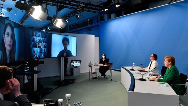 Wegen der Corona-Pandemie berieten Vertreter von Bund, Ländern, Kommunen und Migrantenorganisationen diesmal digital miteinander. Wegen der Corona-Pandemie berieten Vertreter von Bund, Ländern, Kommunen und Migrantenorganisationen diesmal digital miteinander.
