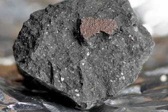 Das Fragment eines Meteoriten: Wissenschaftler sagen, es sei das erste Mal seit 30 Jahren, dass Meteoriten-Teile in Großbritannien gefunden wurden.
