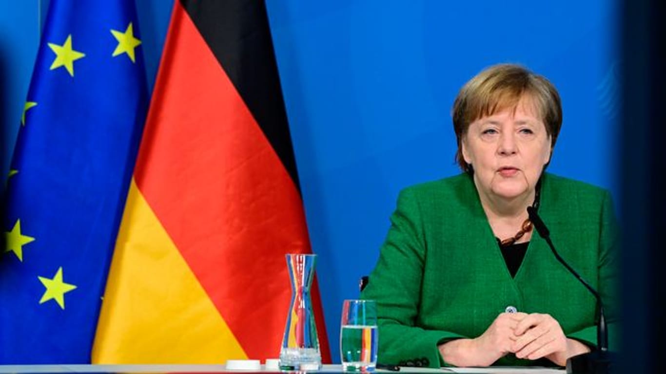Bundeskanzlerin Angela Merkel (CDU) nimmt an einer Videokonferenz mit Vertretern des Verbandes kommunaler Unternehmen (VKU) teil.