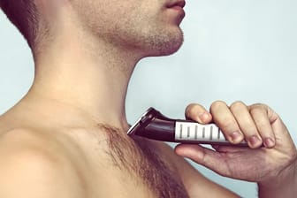 Rasieren: Eine Umfrage des Magazins "Playboy" zeigt, wie häufig sich Männer rasieren.