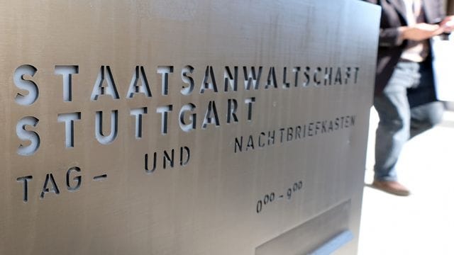 Laut Staatsanwaltschaft Stuttgart kommt es zu einer Anklage wegen des Verdachts der versuchten Nötigung und der versuchten Brandstiftung. Laut Staatsanwaltschaft Stuttgart kommt es zu einer Anklage wegen des Verdachts der versuchten Nötigung und der versuchten Brandstiftung.