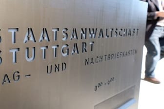 Laut Staatsanwaltschaft Stuttgart kommt es zu einer Anklage wegen des Verdachts der versuchten Nötigung und der versuchten Brandstiftung.