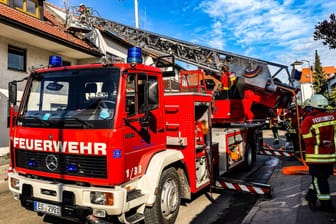 Ein Feuerwehreinsatz (Symbolbild): Besonders im Rettungsdienst ist die Bereitschaftszeit wichtig.