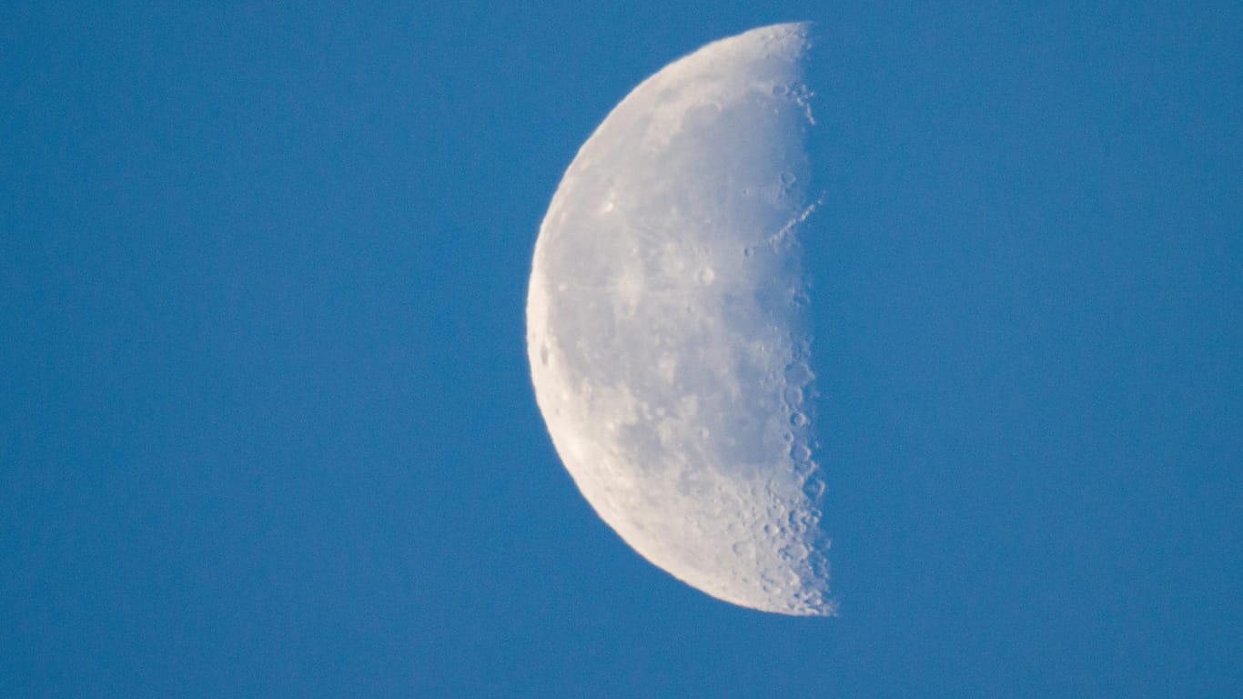 Der Mond von Oberstdorf aus betrachtet: Werden ihn bald Menschen bewohnen?