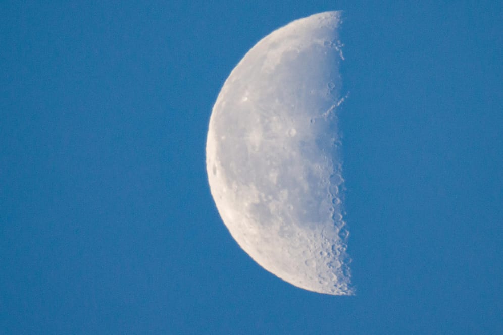 Der Mond von Oberstdorf aus betrachtet: Werden ihn bald Menschen bewohnen?