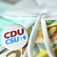 Geld gegen Maskendeal: SPD und Grüne schließen aus, dass auch ihre Abgeordnete in die Maskenaffäre verstrickt sein könnten.