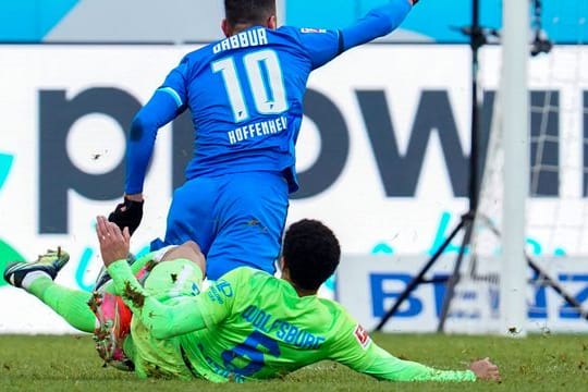 Wolfsburgs Paulo Otavio wird für die Grätsche gegen Hoffenheims Munas Dabbur für vier Spiele gesperrt.