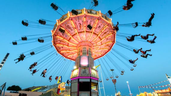 Kettenkarussell auf dem Volksfest (Archivbild): Das Frühlingsfest hat die Stadt Nürnberg abgesagt.