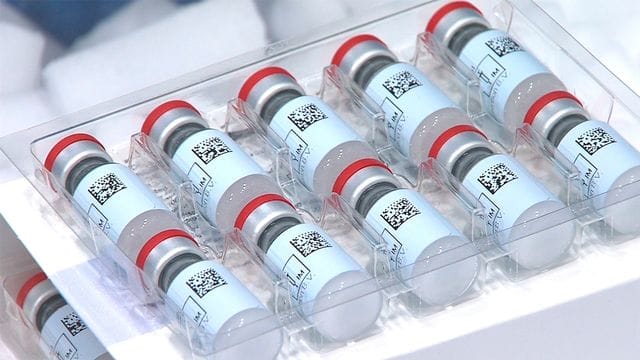 Die Industrie hat laut Strategiepapier die Produktion von bis zu 14 Milliarden Impfdosen bis Ende 2021 in Aussicht gestellt.