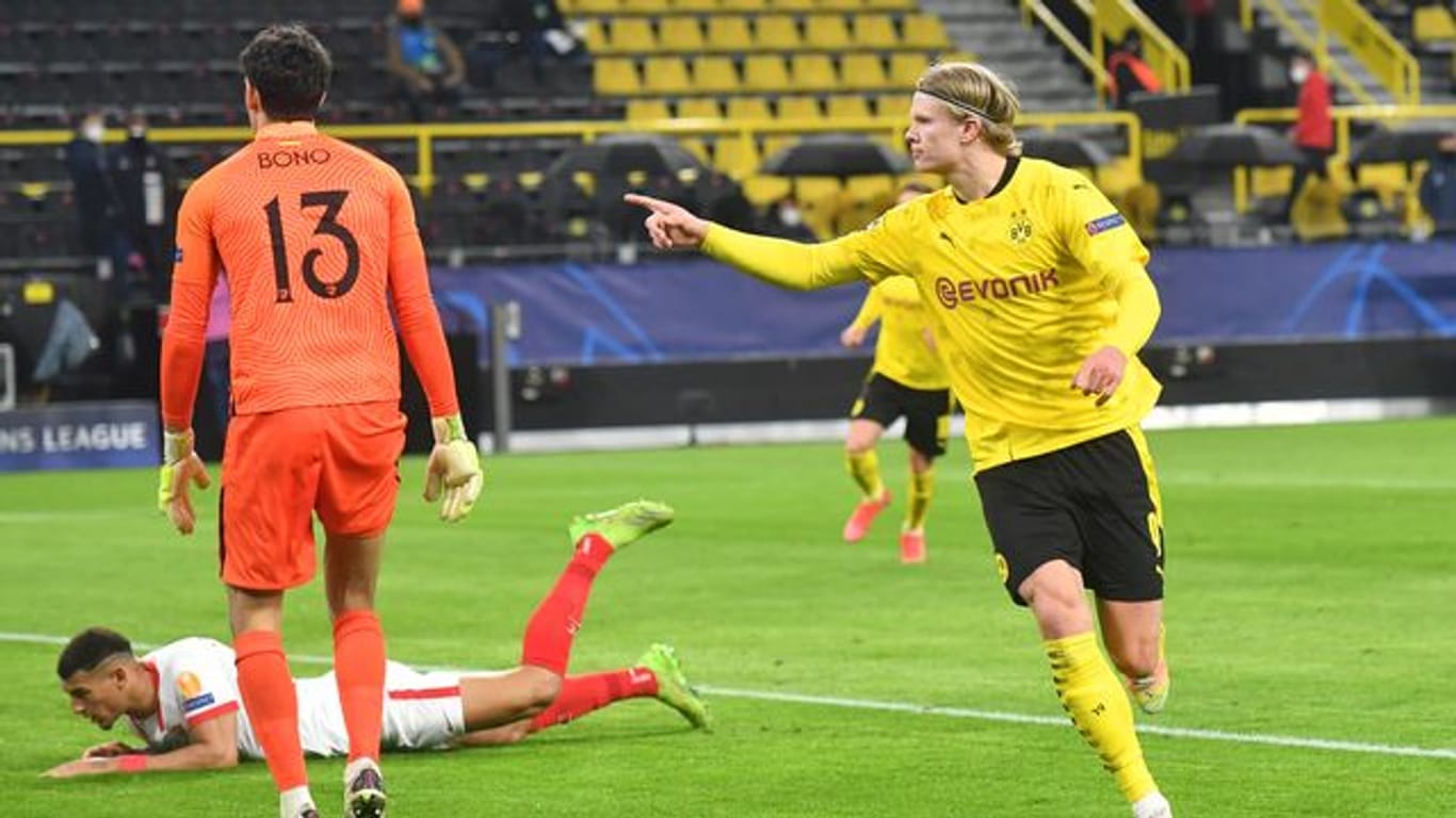 Erling Haaland (r) war Dortmunds Erfolgsgarant beim BVB-Weiterkommen gegen Sevilla.