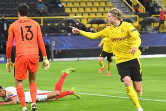 Erling Haaland (r) war Dortmunds Erfolgsgarant beim BVB-Weiterkommen gegen Sevilla.