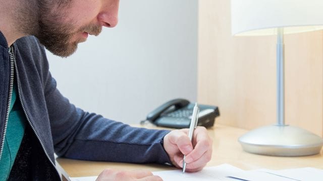Was ist, wenn man seine Dinge selber nicht mehr regeln kann? Für solche Fälle hilft eine Vorsorgevollmacht. Was ist, wenn man seine Dinge selber nicht mehr regeln kann? Für solche Fälle hilft eine Vorsorgevollmacht.
