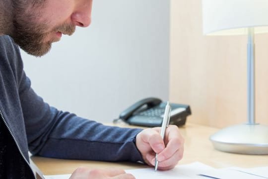 Was ist, wenn man seine Dinge selber nicht mehr regeln kann? Für solche Fälle hilft eine Vorsorgevollmacht. Was ist, wenn man seine Dinge selber nicht mehr regeln kann? Für solche Fälle hilft eine Vorsorgevollmacht.