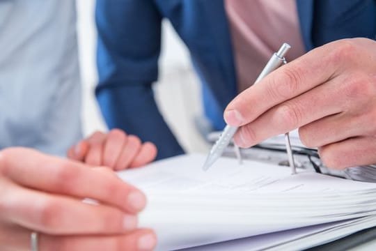 Wer einen Kredit abschließt, bekommt oft auch eine Restschuld-Versicherung angeboten. Wer einen Kredit abschließt, bekommt oft auch eine Restschuld-Versicherung angeboten.