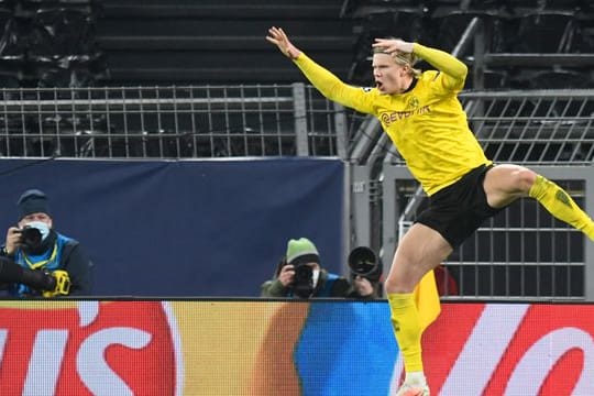 BVB-Stürmer Erling Haaland feiert das Tor zum 2:0.