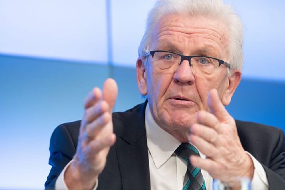 "Wir werden sicher, wenn wir die Bundestagswahl gewinnen sollten, Modelle entwickeln, um die Strompreise weiter relevant zu senken", sagt Winfried Kretschmann.