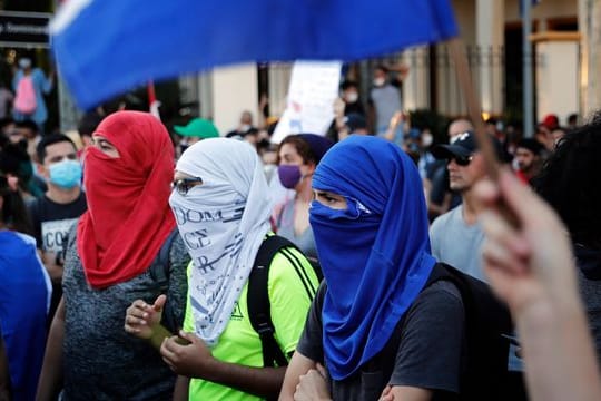 Demonstranten protestieren gegen den Zustand des öffentlichen Gesundheitssystems in Paraguay.