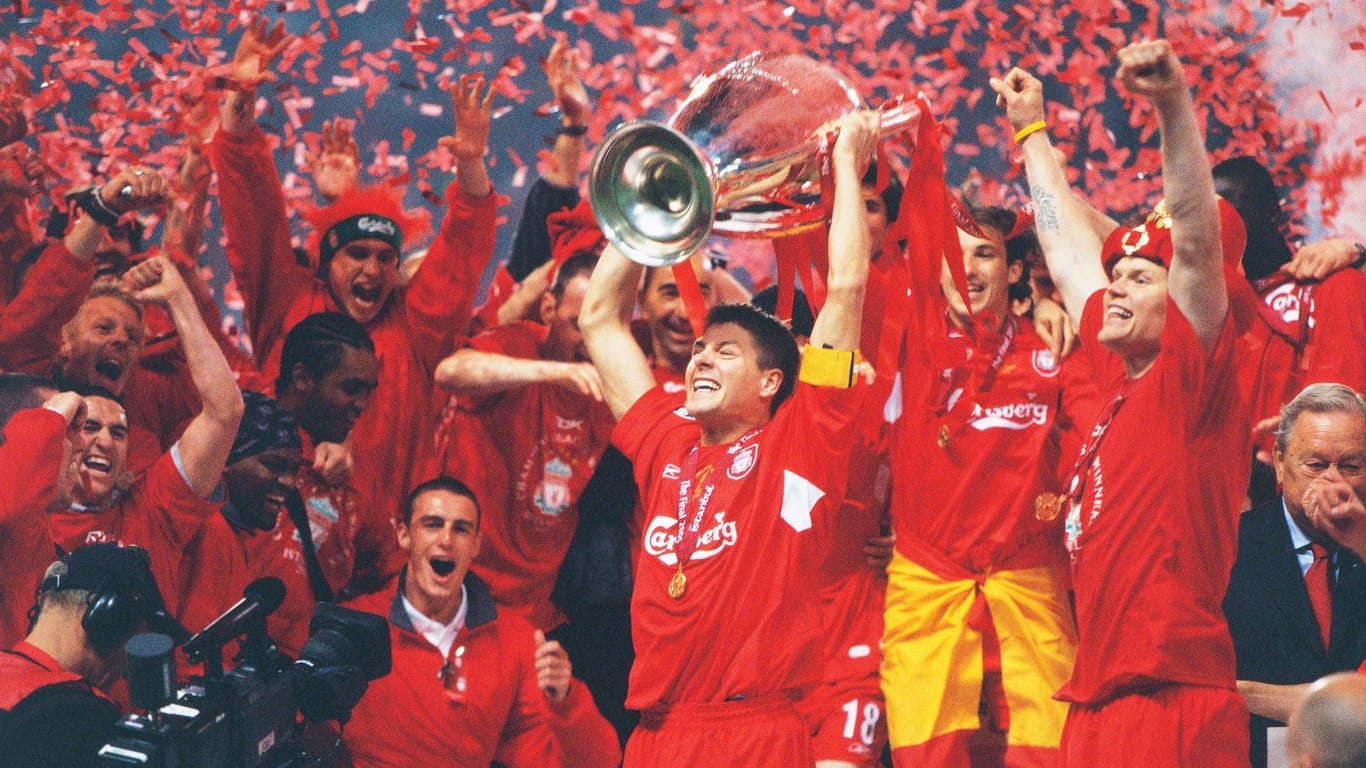 Der Höhepunkt in Steven Gerrards Karriere: Nach 0:3-Rückstand zur Halbzeit holt er mit dem FC Liverpool noch die Champions-League-Trophäe gegen den AC Mailand.